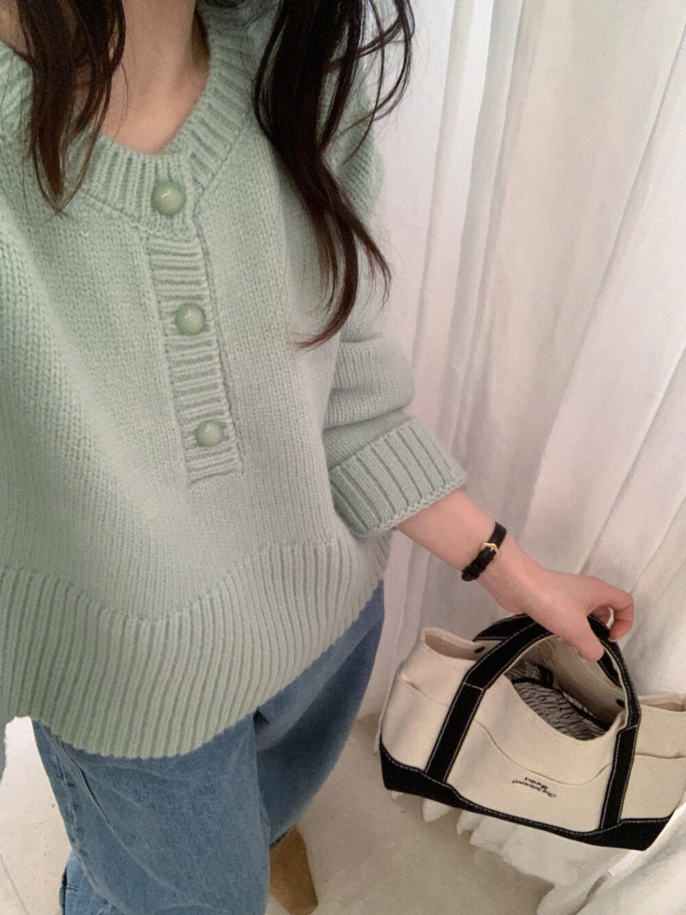 // 法式甜美直坑紋衣擺半鈕扣毛衣