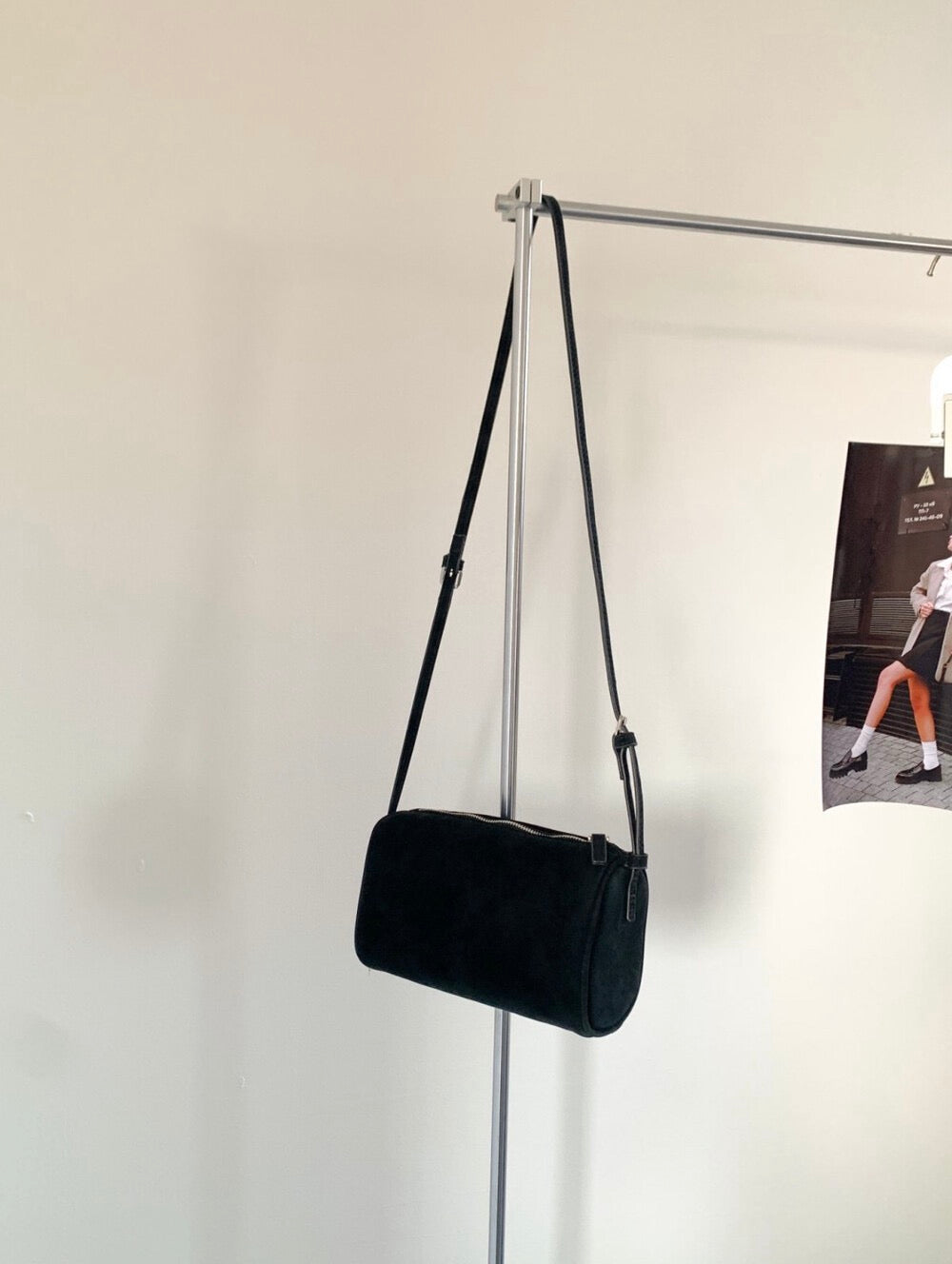 Nov. Part 3贈品🌟滿額$1200送簡約猄皮絨圓筒袋￼