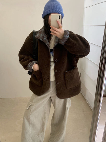// 可雙面穿羊羔毛拼格紋外套