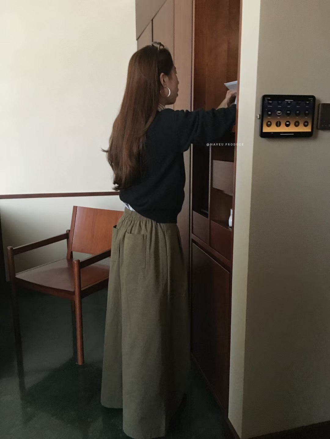 // 挺身洗水棉壓褶闊褲