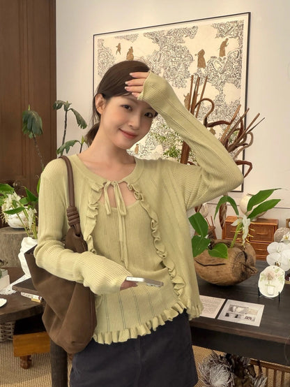 T04 / 溫柔花邊綁帶外套+吊帶兩件套