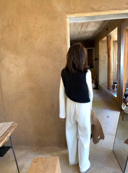 // 毛毛茸疊穿針織背心