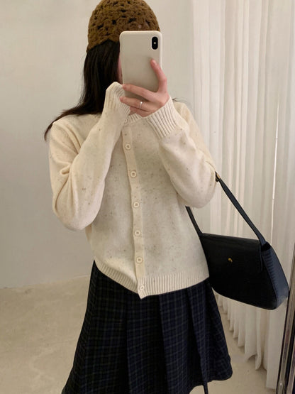 // 100%羊毛混點圓領CD