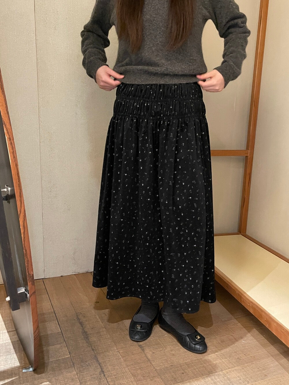 // 秋冬磨毛質料碎花中裙