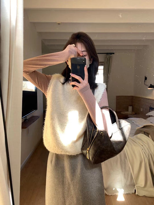 // 毛毛茸疊穿針織背心