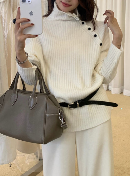 // 側鈕扣直坑紋高領毛衣