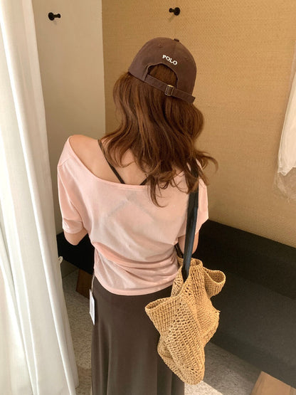// 天絲超親膚大U領慵懶TEE