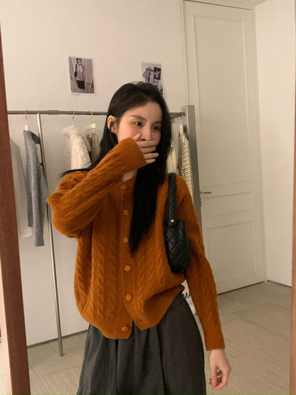 // 復古麻花包扣圓領CD