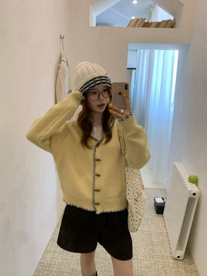 // 18%羊毛撞色鎖邊牛角鈕CD