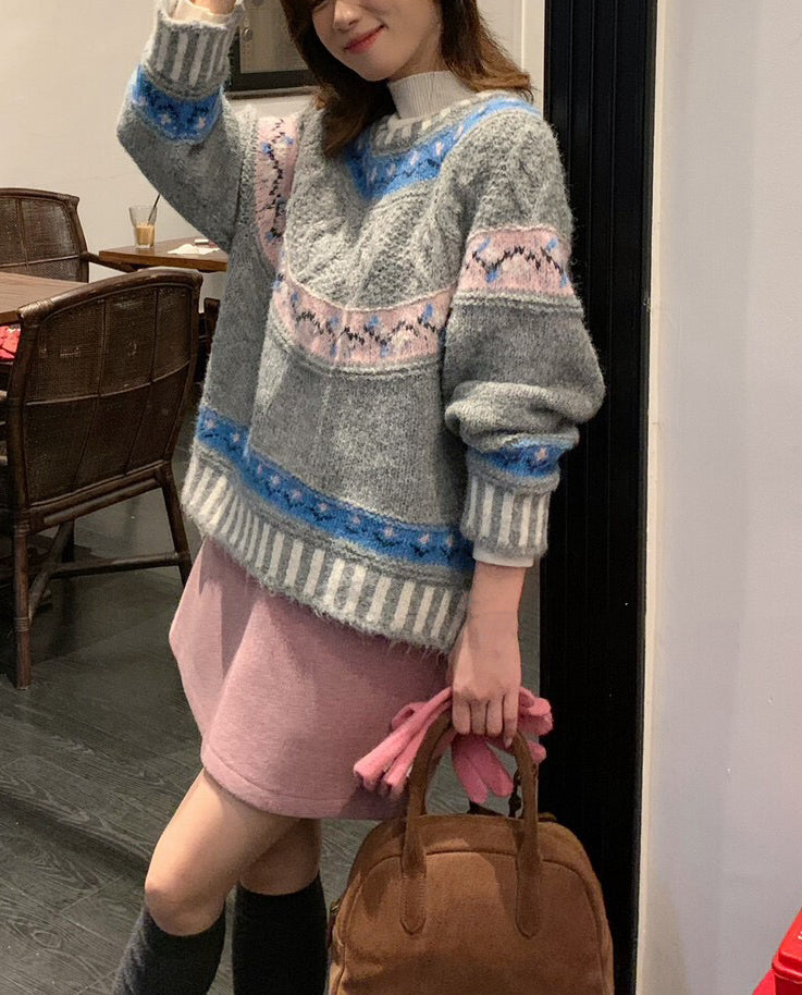 // 顏色超美的軟糯花紋毛衣