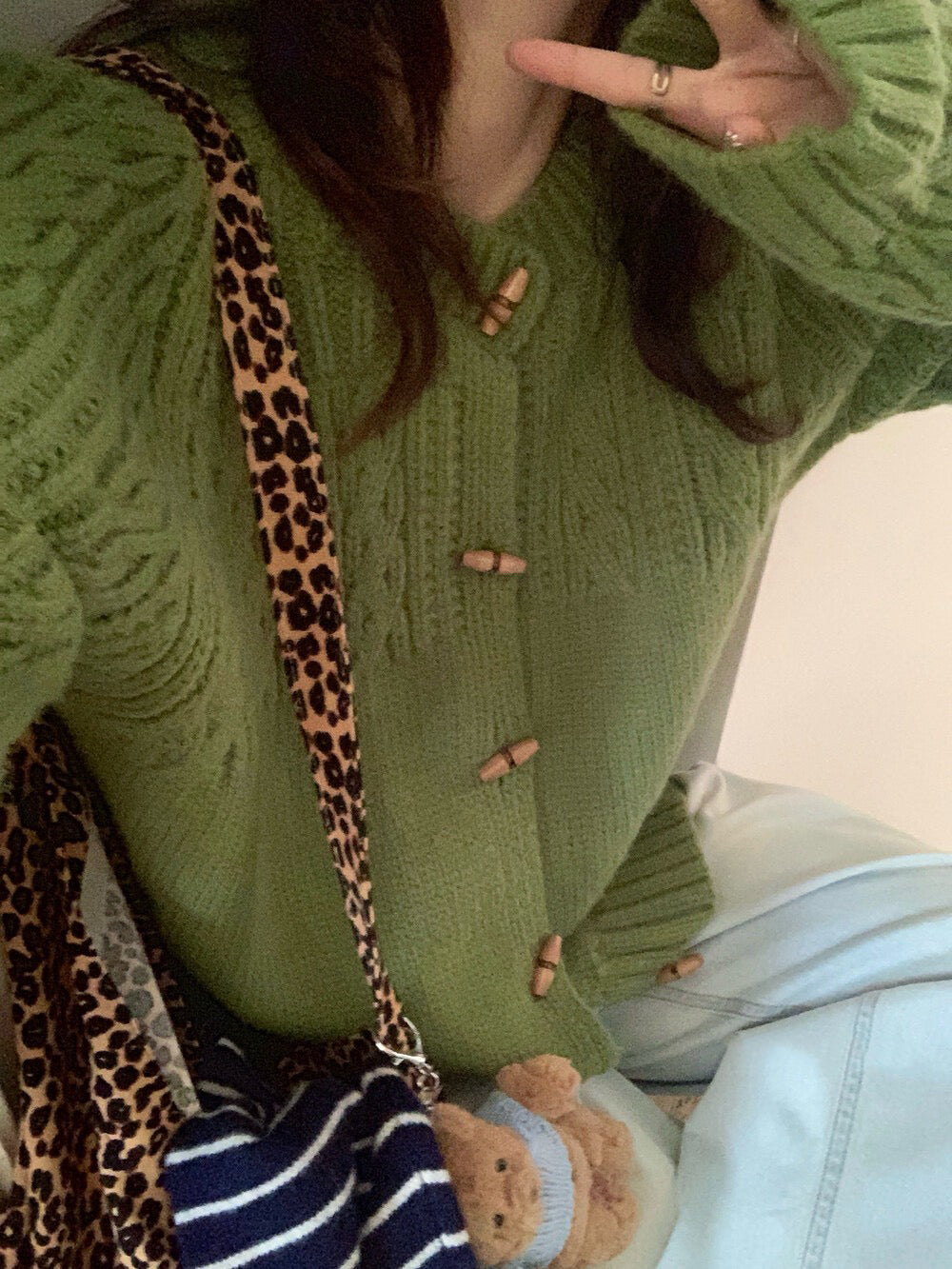 // 復古木鈕半麻花圓領CD