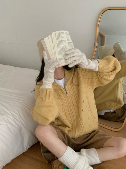 // 立體點點麻花圓翻領拉鍊CD