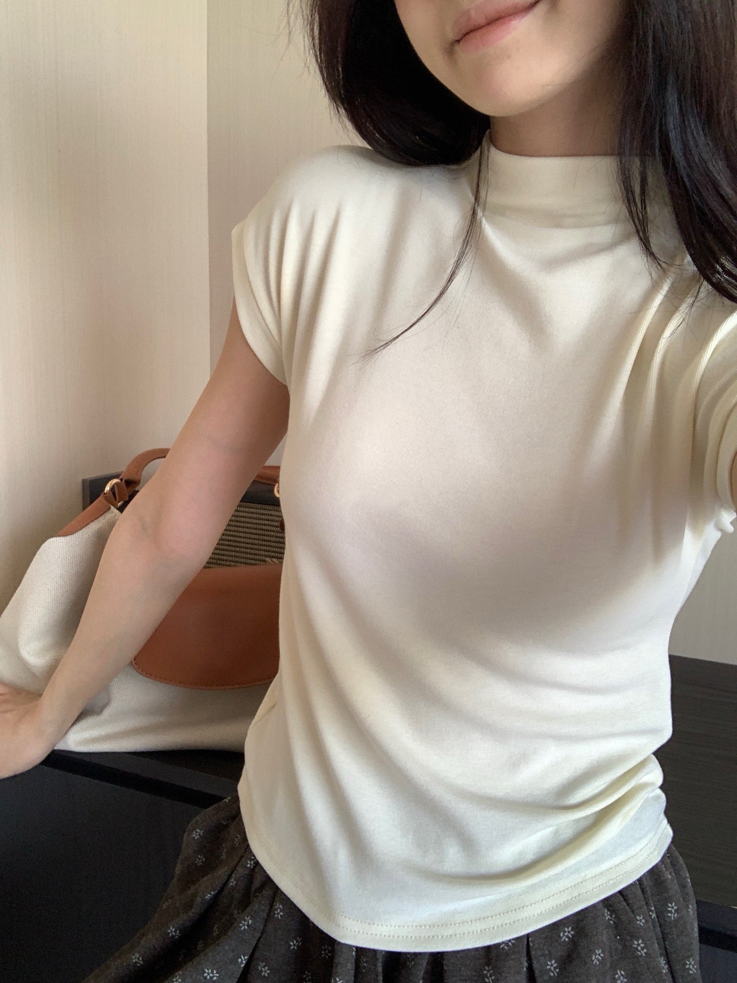 // 超氣質大彈性親膚半領TEE