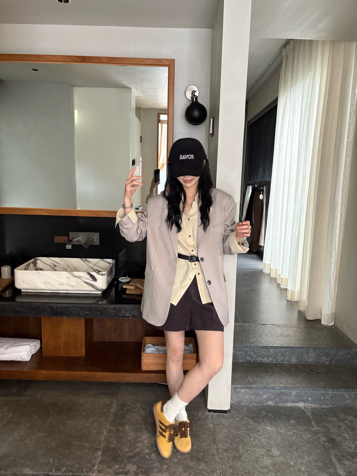 // 細節感滿滿撞色內裡西裝外套