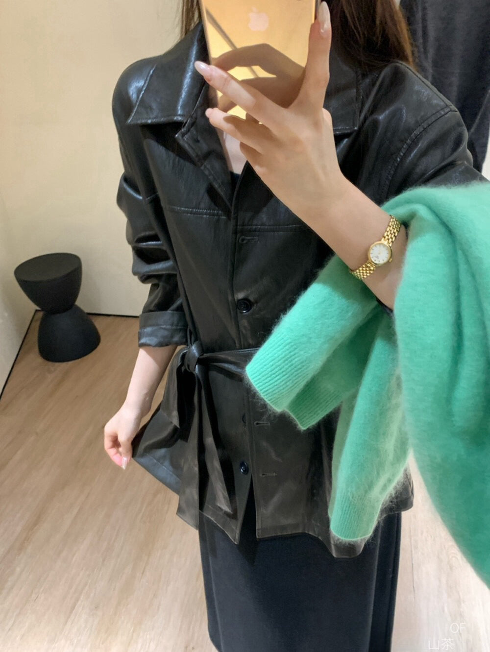 // 超軟復古翻領中長腰帶皮外套