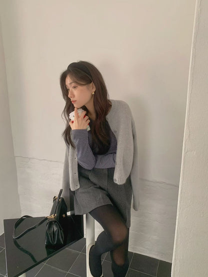 // 背後lace貼布混羊毛圓領CD