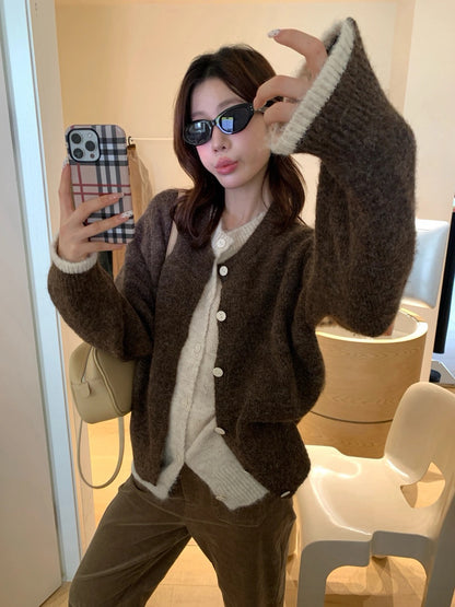 C82 / 撞色假兩件排扣圓領冷外套(8%WOOL)