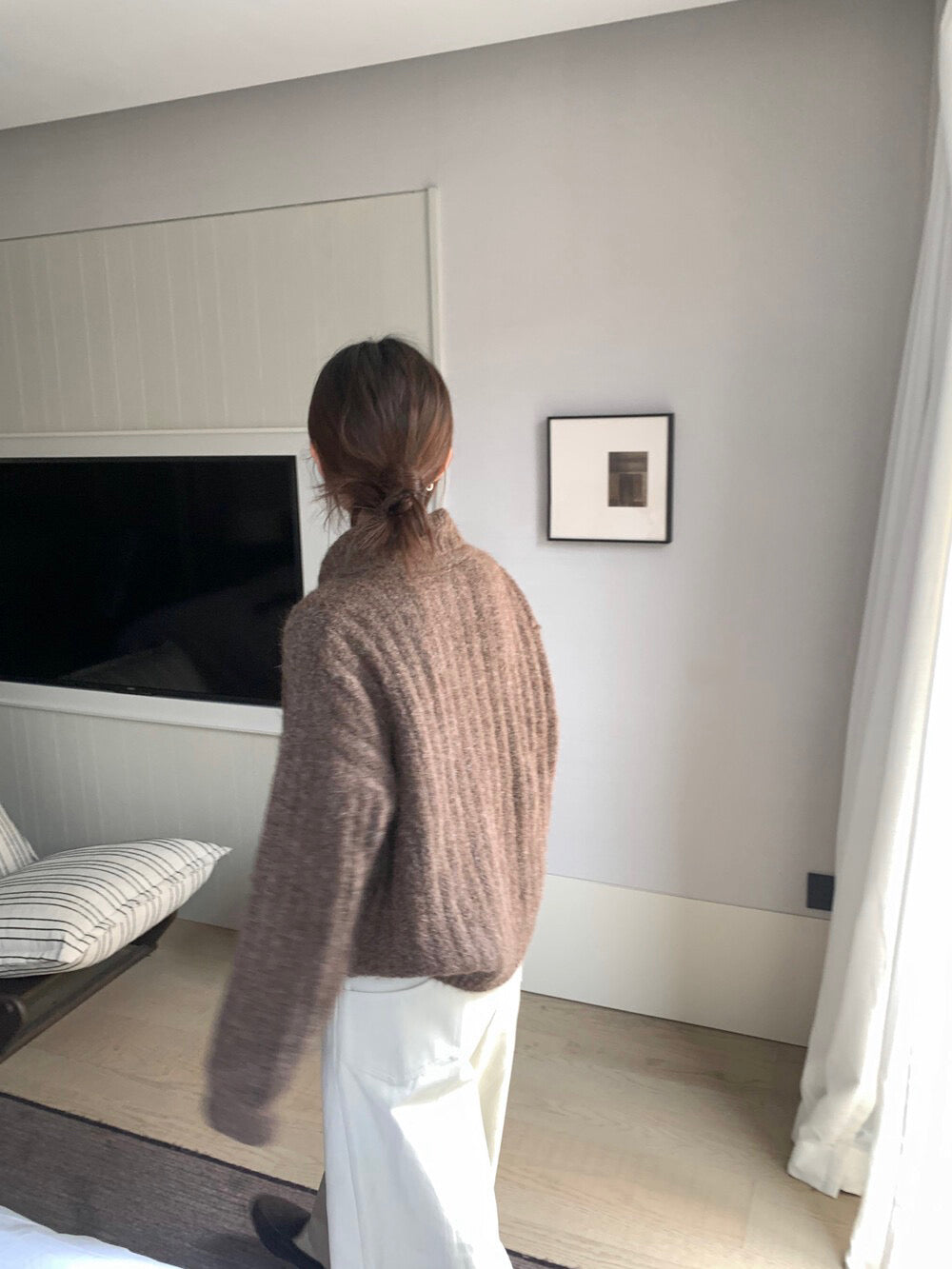 // 8%綿羊毛直坑紋翻領牛角鈕CD