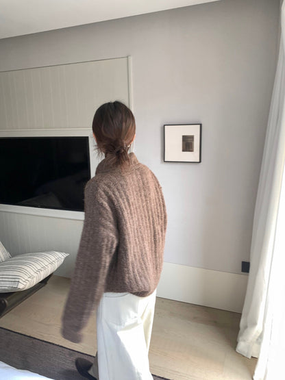 // 8%綿羊毛直坑紋翻領牛角鈕CD