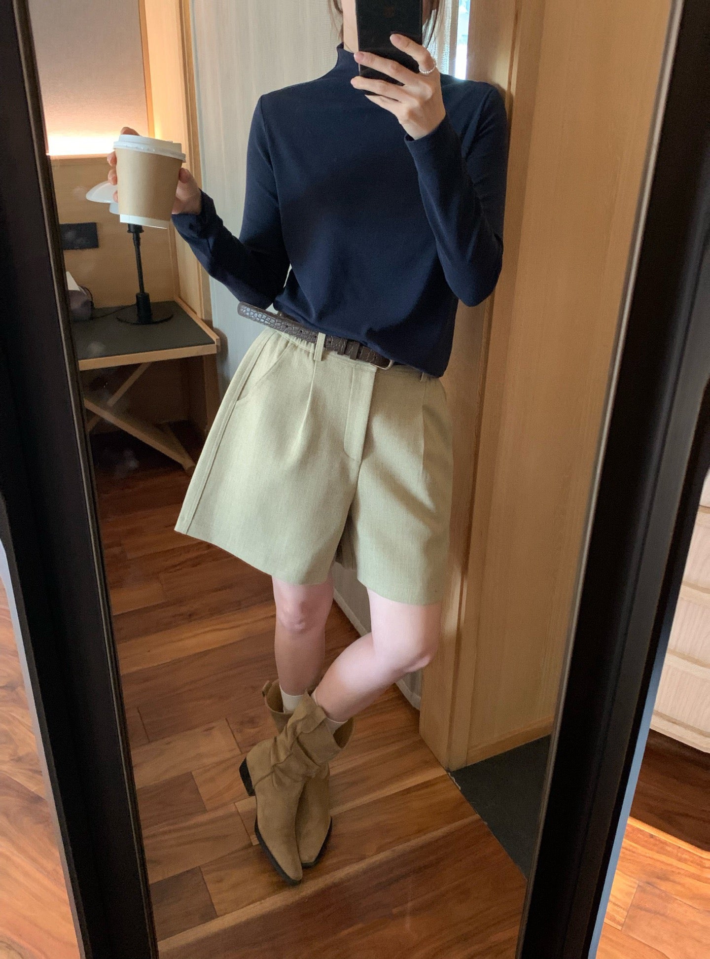 // 挺括感羊毛呢料連腰帶短褲