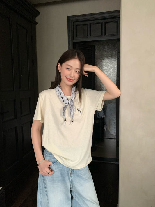 // 小馬刺繡親膚TEE(連絲巾)