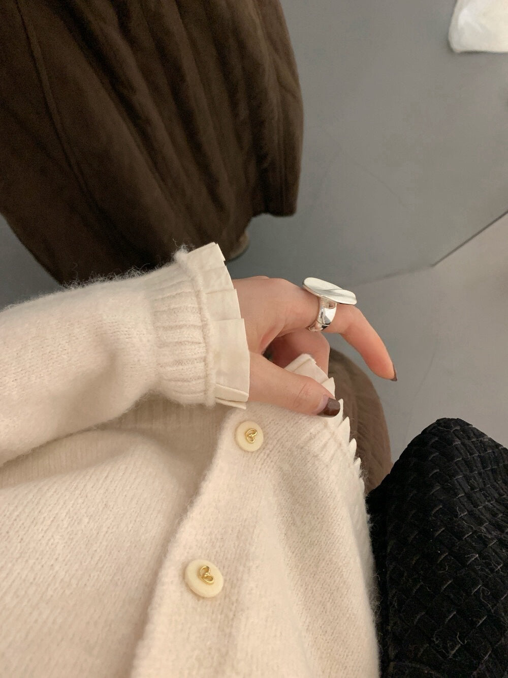 // 精緻鈕扣拼接百褶邊口袋軟糯CD