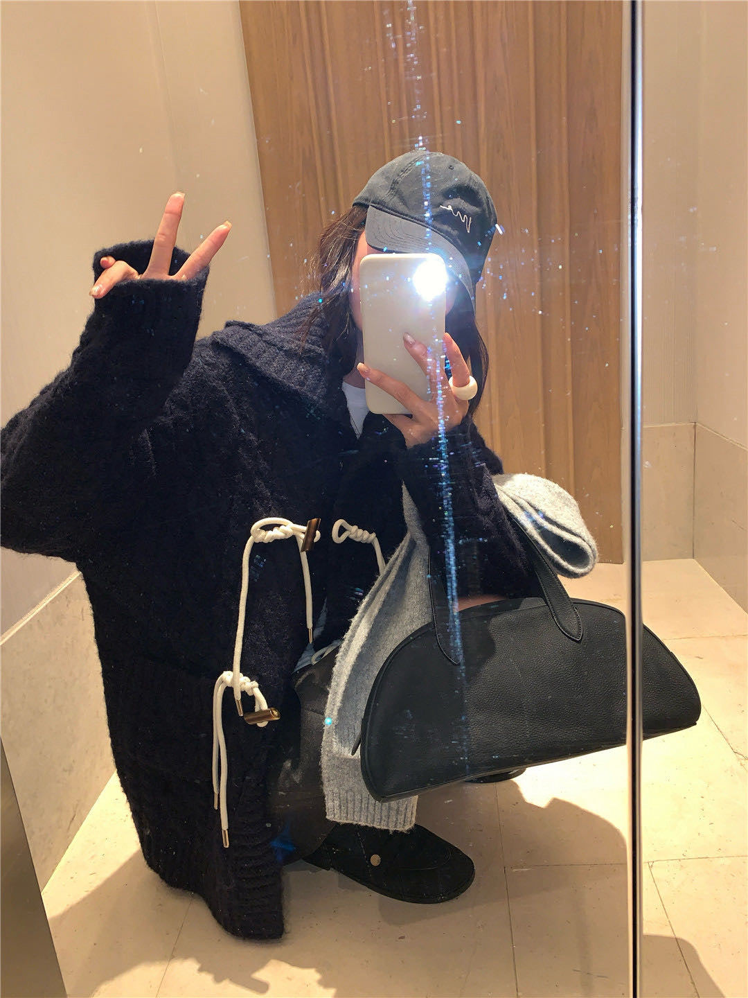 // 超重工牛角鈕麻花連帽中長CD