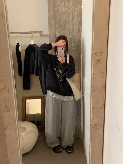 // 拼接lace腳花花圖案衛衣