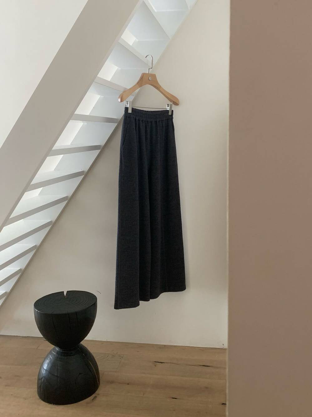 // 60%wool質感極簡風中線休閒褲