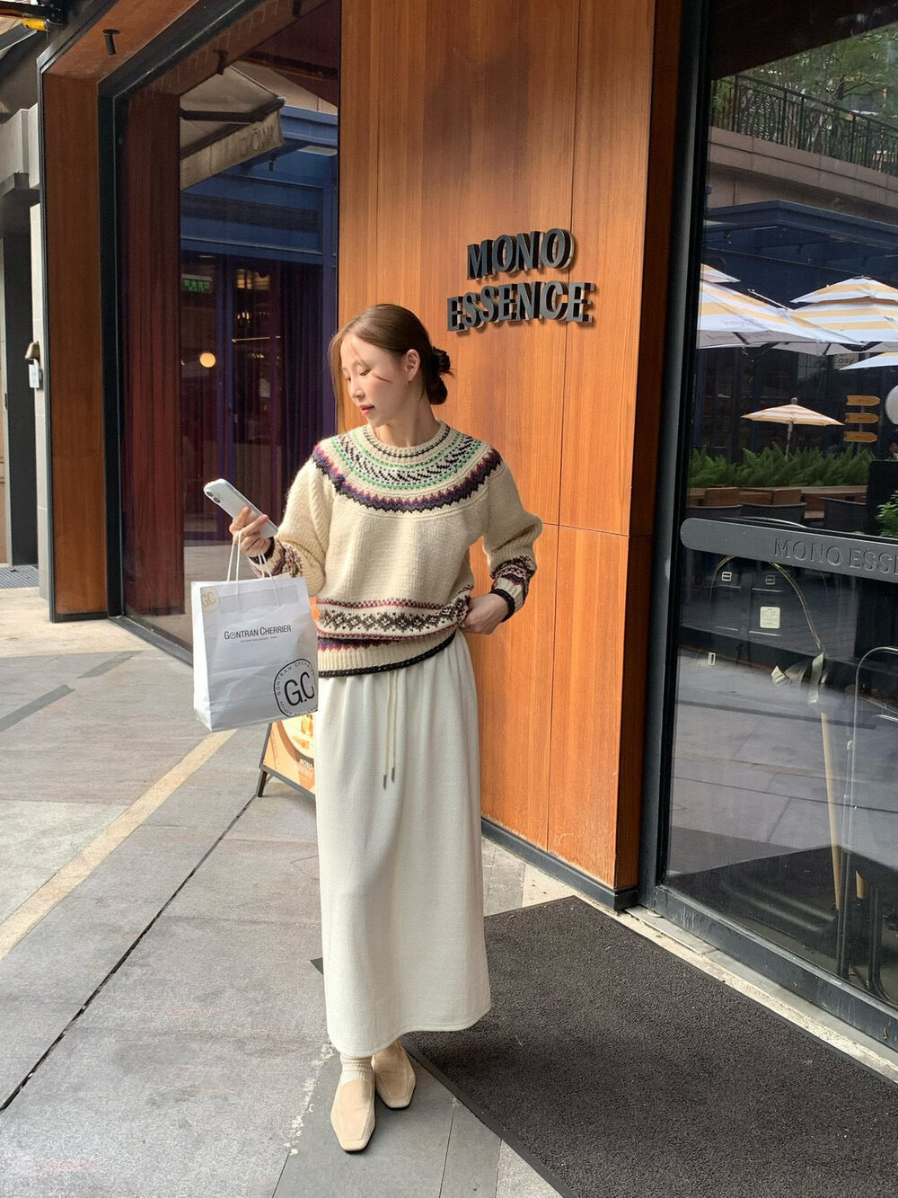 // 10%wool復古花紋圓領毛衣