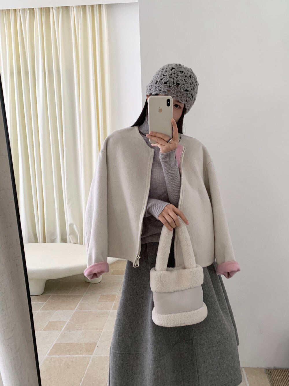 // 100%羊毛內撞色簡約圓領拉鍊手工外套