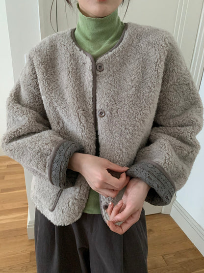 // 袖口翻邊拼lace包邊毛毛外套