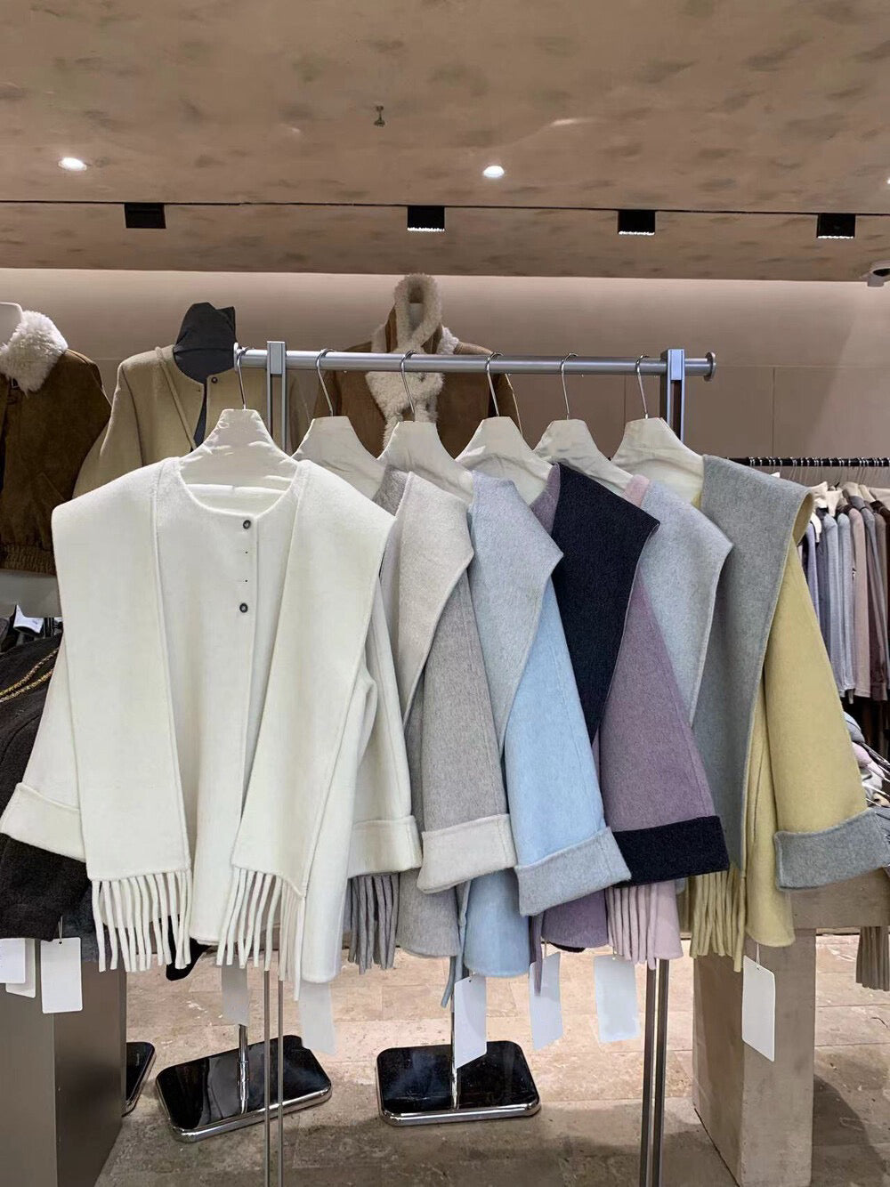 // 100%羊毛簡約高級感三粒鈕中長手工外套(連連帽頸巾)