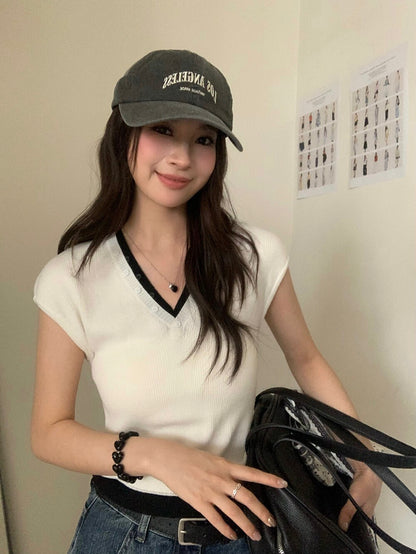 // 不規則鈕扣假兩件撞色V領針織上衣