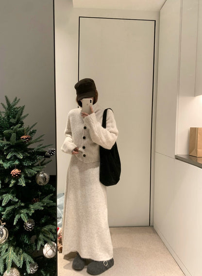 // 慵懶休閒感立領排扣毛衣+半身裙套裝