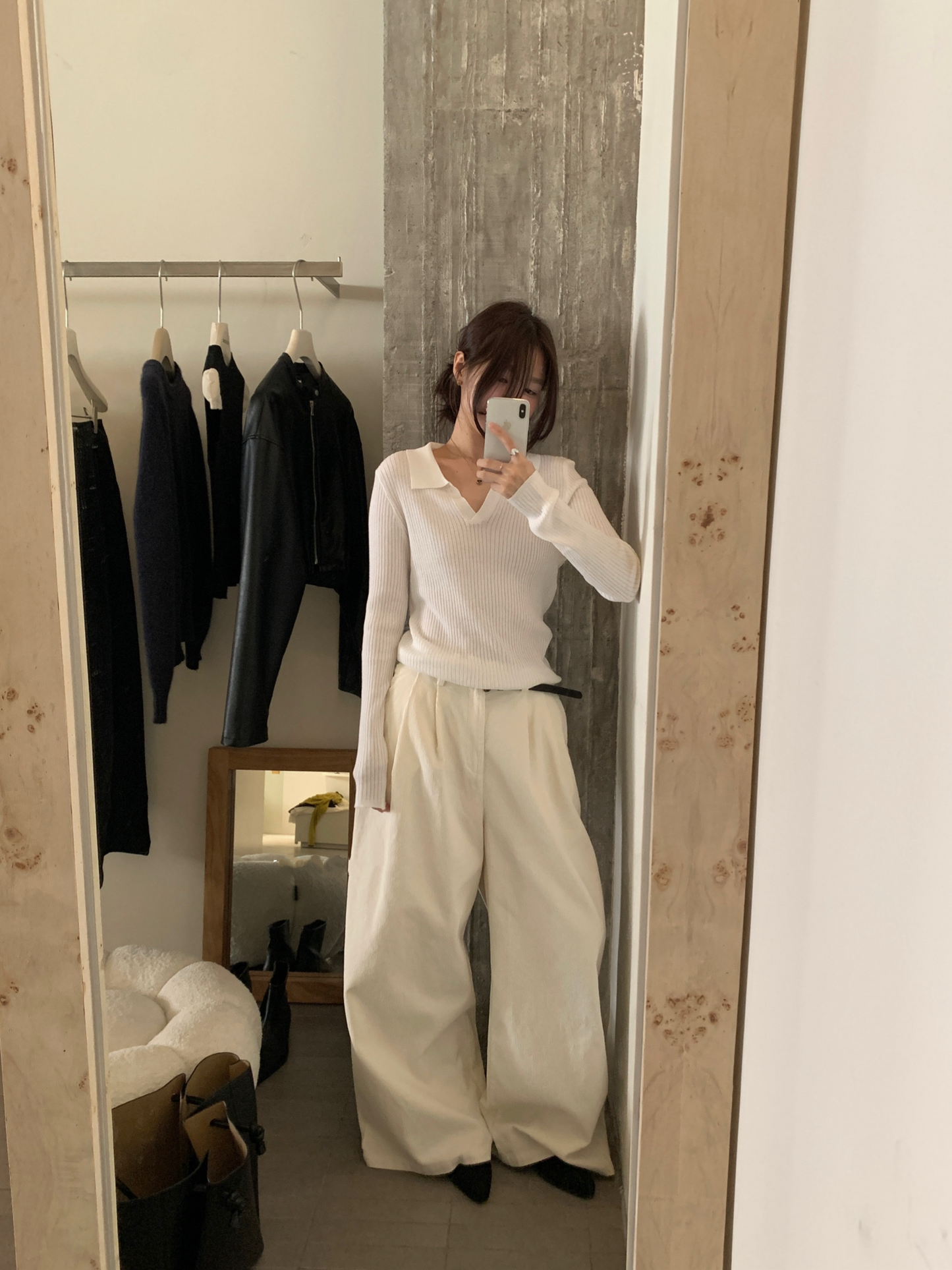 // 超顯瘦小V翻領薄針織上衣