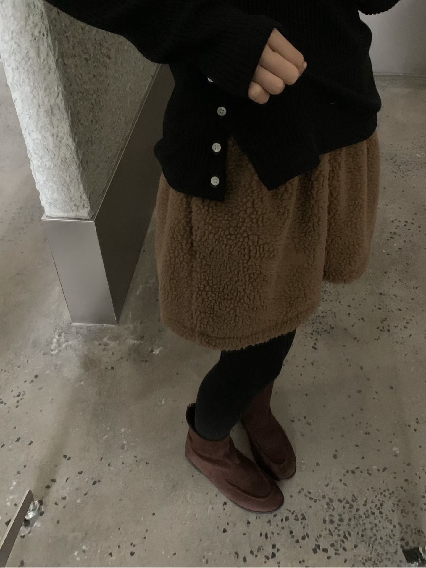 // 超顯瘦直坑紋側開鈕TEE