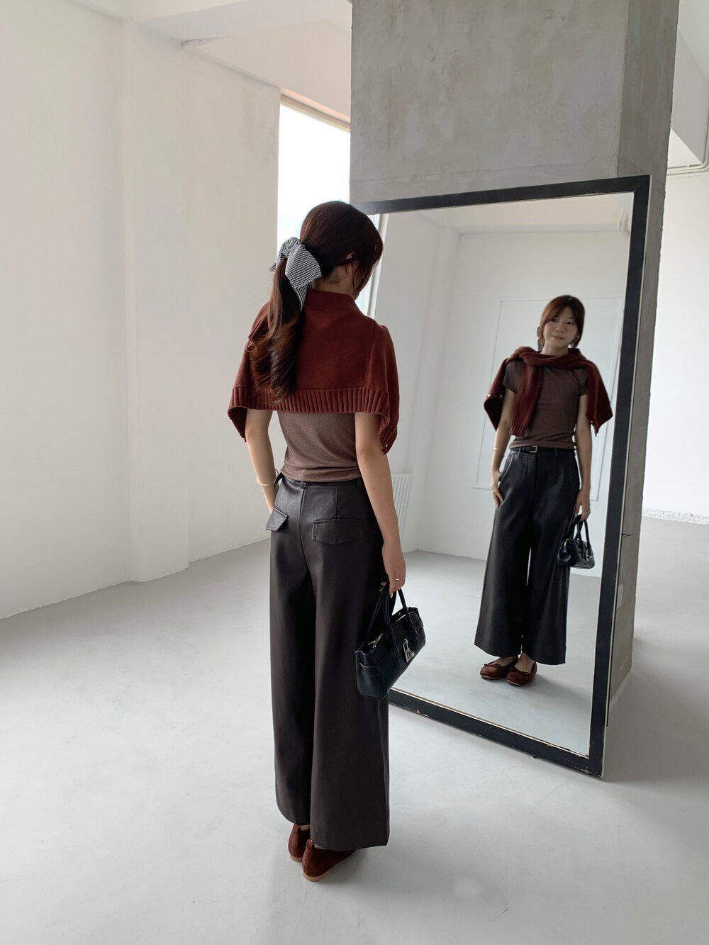 // 復古感超顯瘦連腰帶皮褲