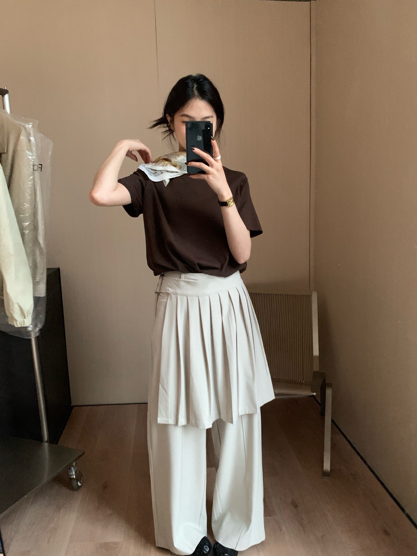 // 後字母拼色正面素色TEE
