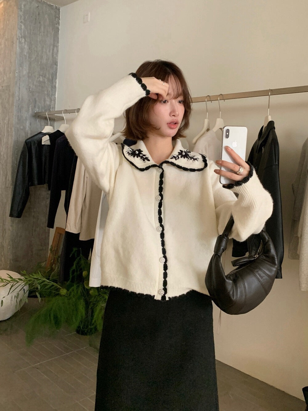 // 撞色包邊+刺繡花翻領珍珠鈕CD