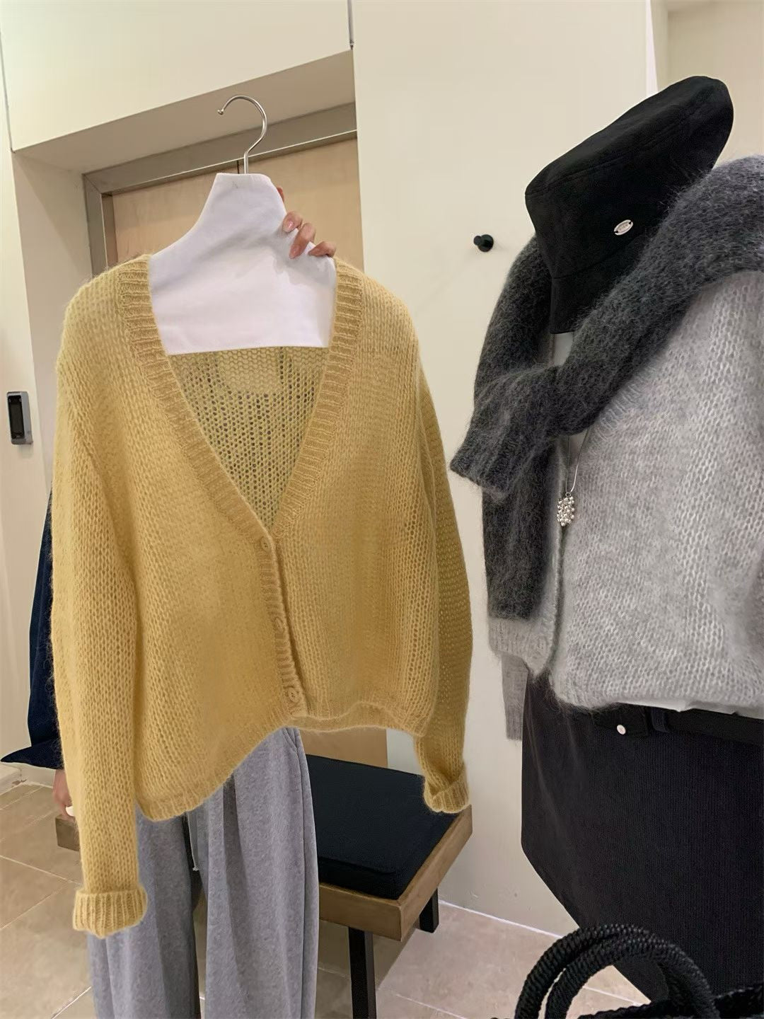 // 柔光馬海毛深V領CD