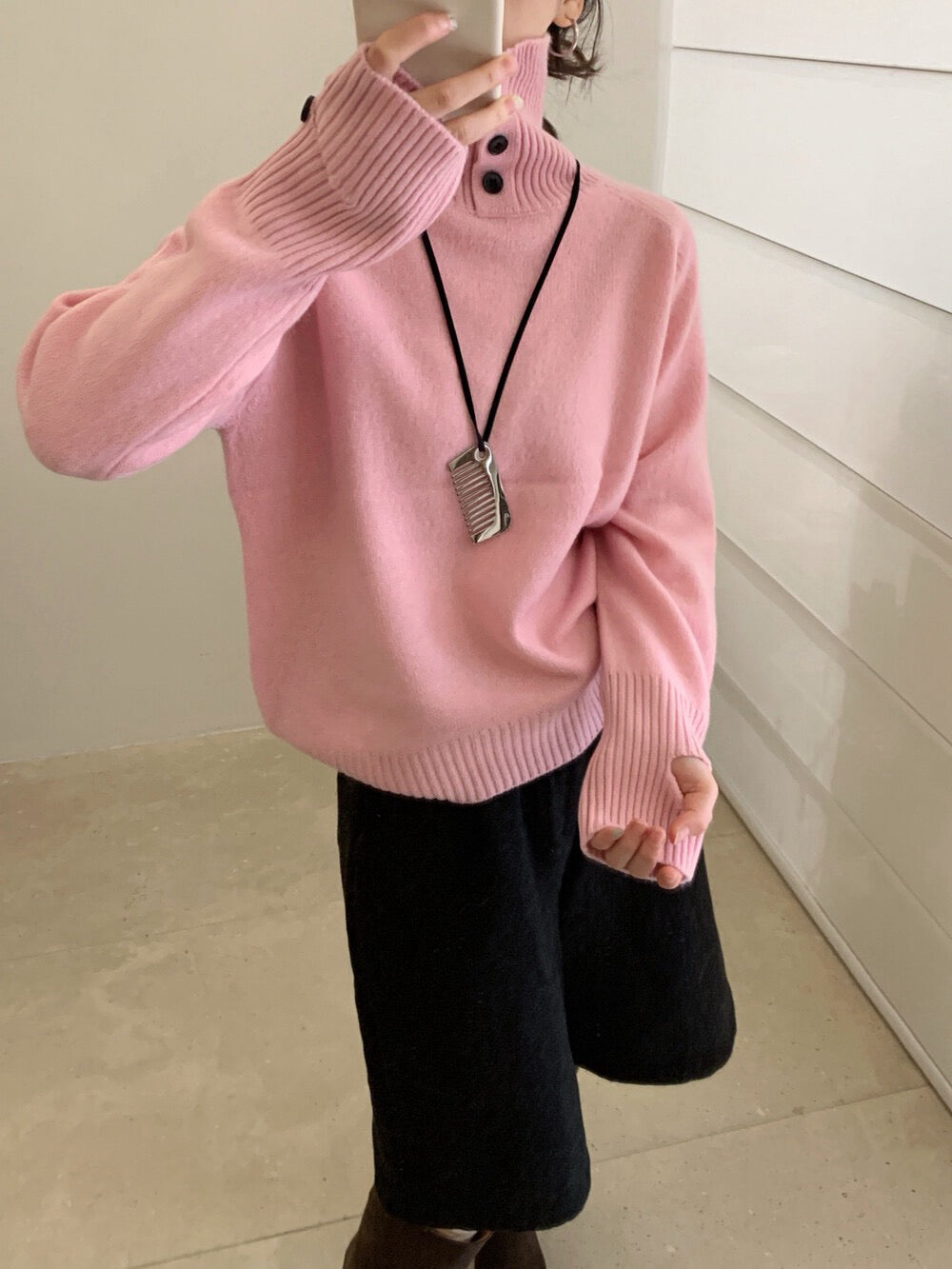 // 100%綿羊毛鈕扣可立領+設計感袖口毛衣