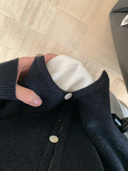 // 超親膚假兩件鈕扣羊毛角針織上衣