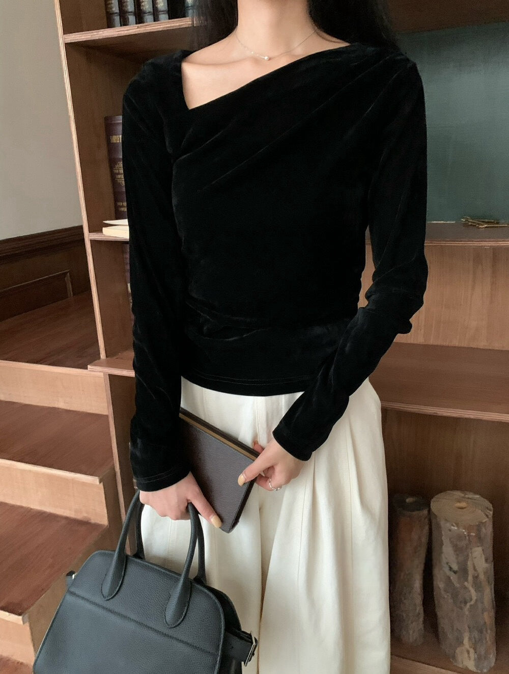 // 氣質斜領口絲絨BL