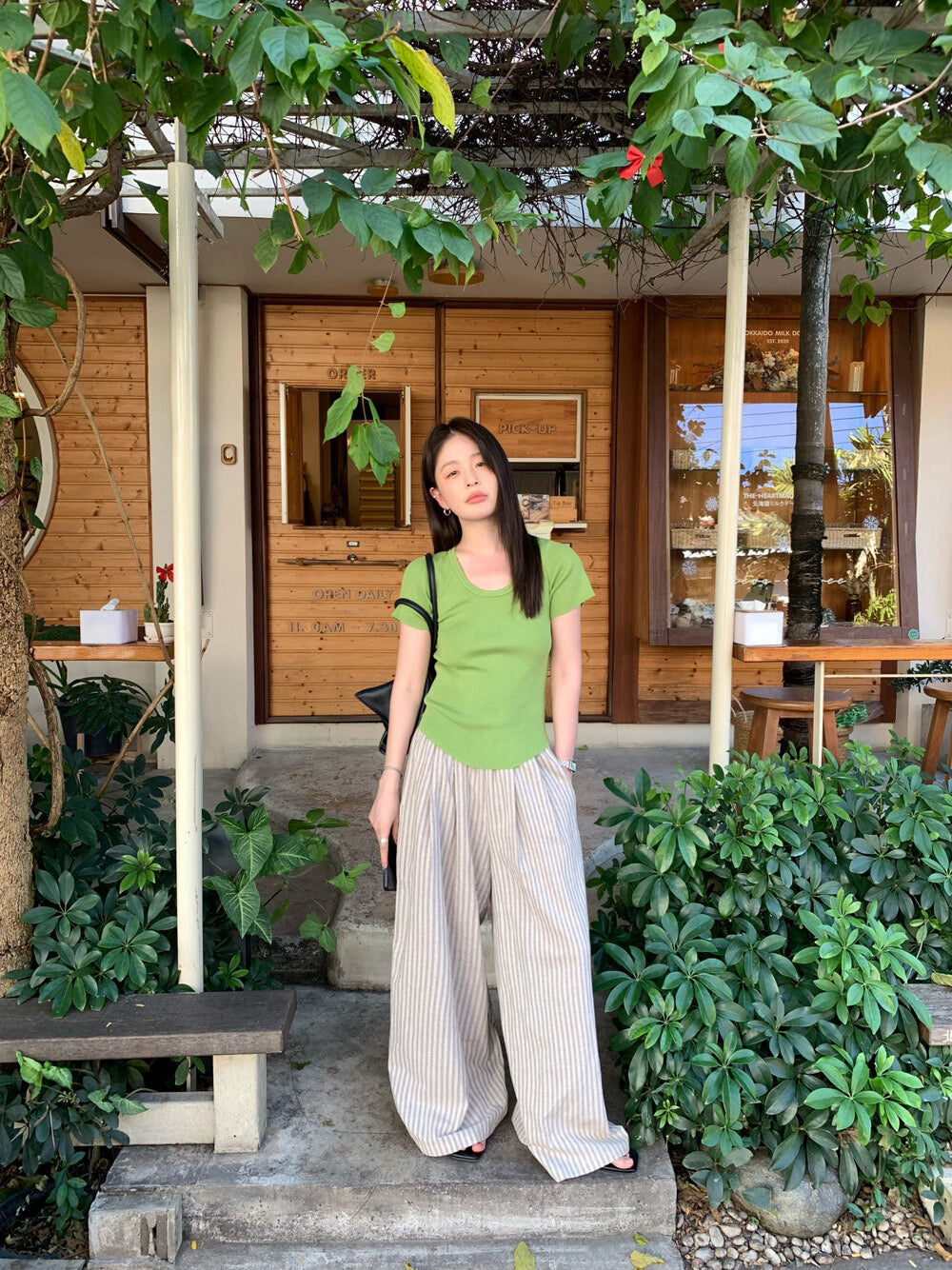 🪃 U領大彈性顯瘦短袖針織上衣