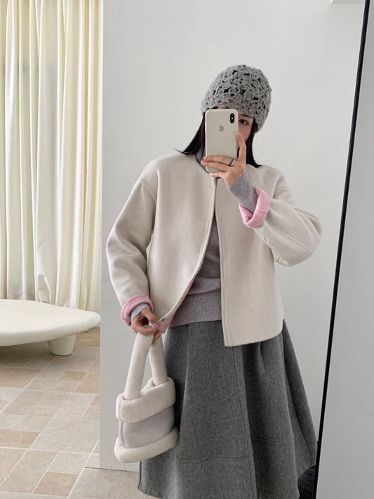 // 100%羊毛內撞色簡約圓領拉鍊手工外套