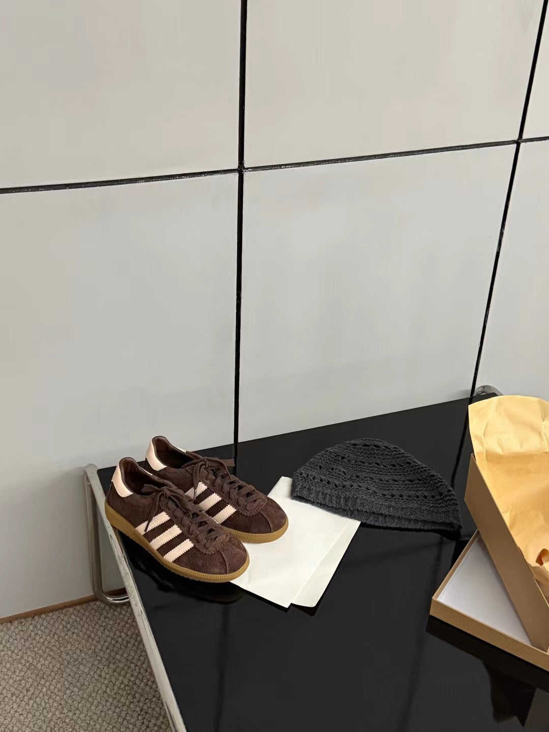 // 復古配色真皮平底運動鞋