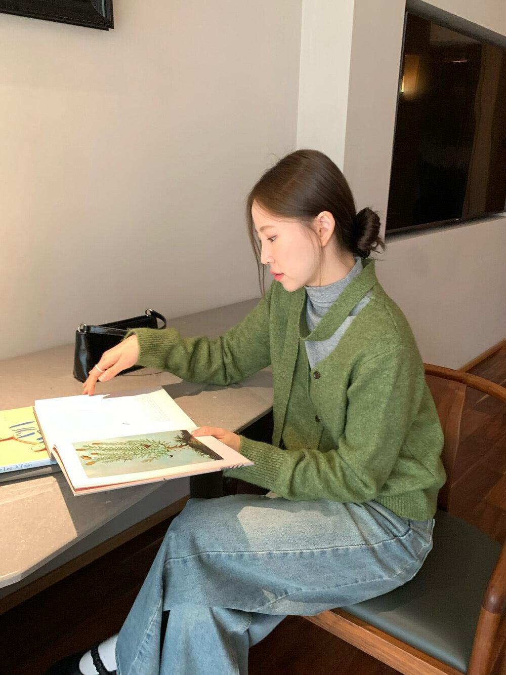 // 連領帶5%wool v領排扣CD