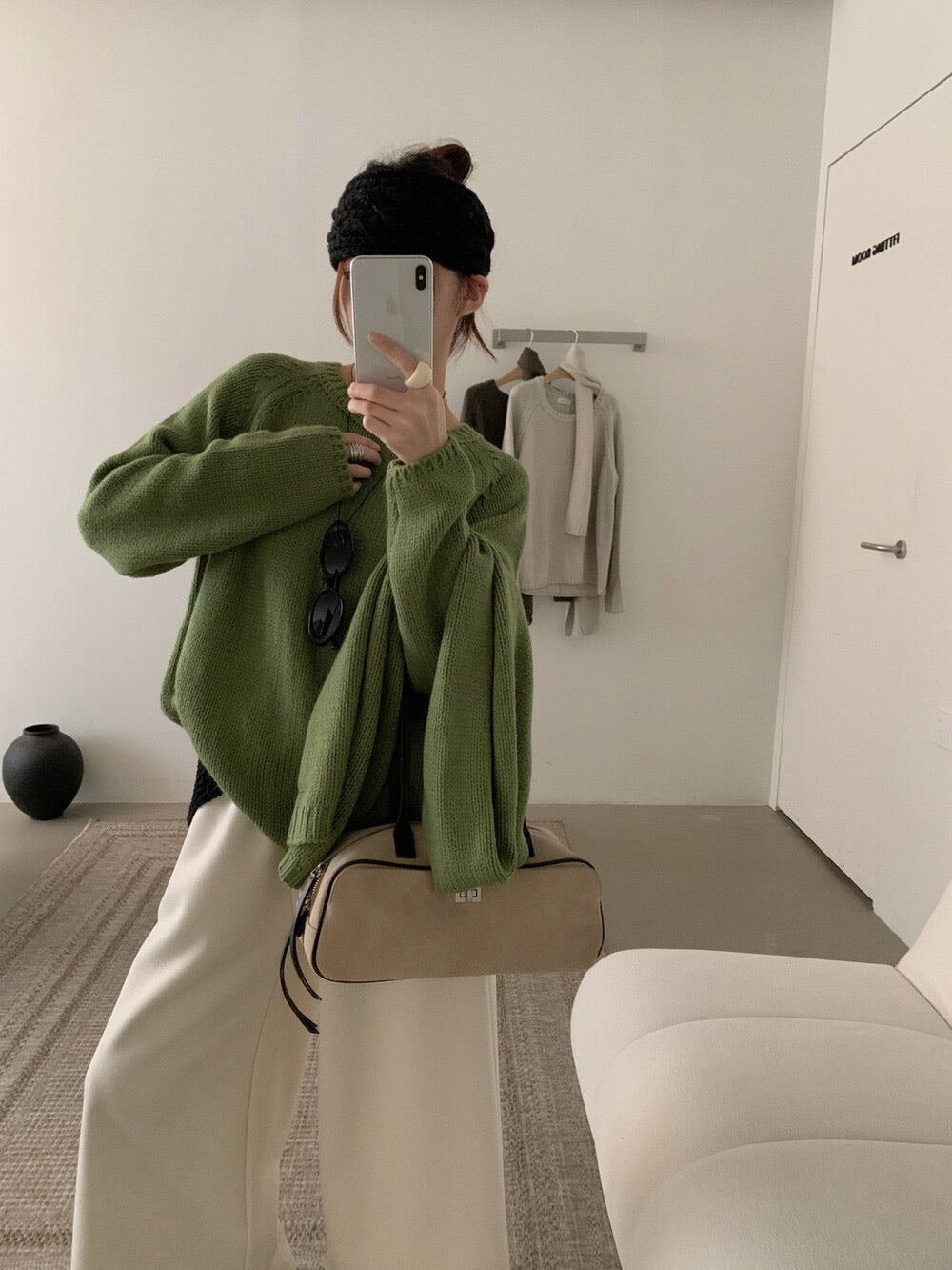 // 巨美粗針慵懶感落肩毛衣(連頸巾)