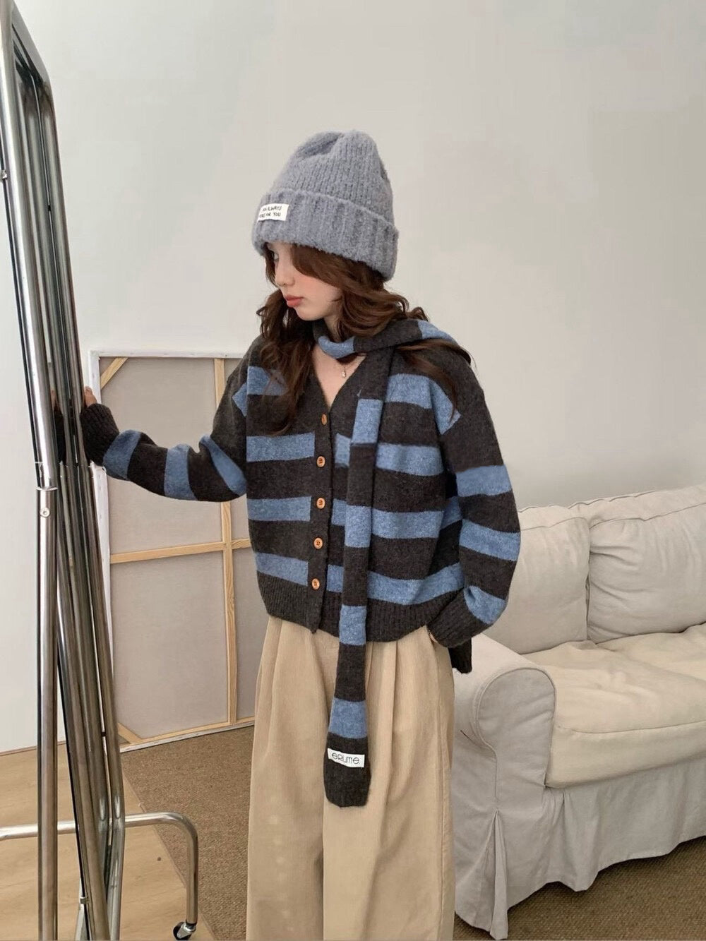 // 17%綿羊毛V領粗間條CD(連頸巾)